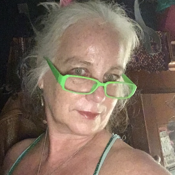 Meet your Posher, Terrie - Picture 2 of 5